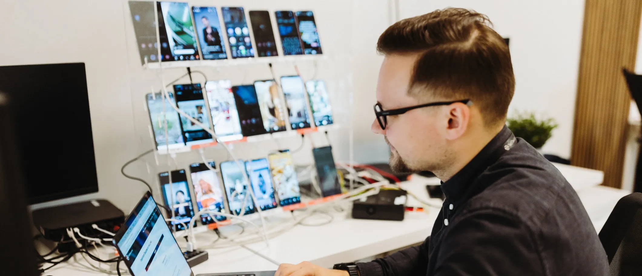 Mobile device rack used for test automation purposes